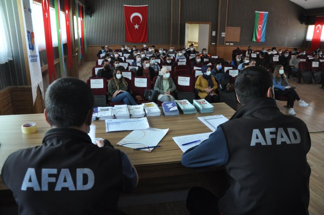afad’in-afet-farkindalik-egitimleri-devam-ediyor-(6).jpg