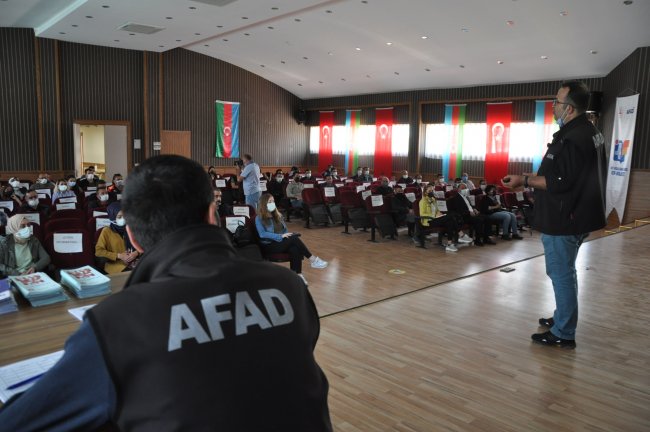 afad’in-afet-farkindalik-egitimleri-devam-ediyor-(7).jpg