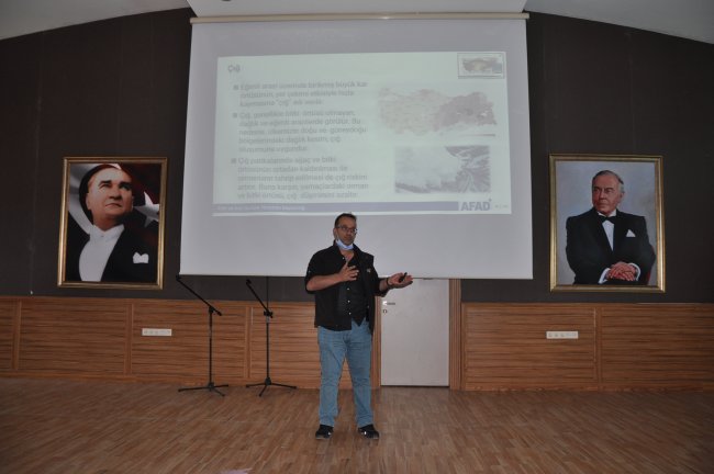 afad’in-afet-farkindalik-egitimleri-devam-ediyor-(9).jpg