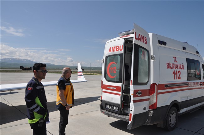 ambulans-ucak-2-gunluk-bebek-icin-havalandi-(3).jpg