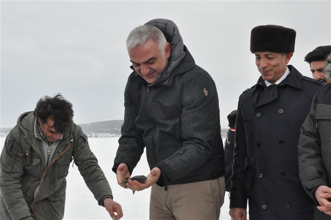 bakan-ersoy-eskimo-usulu-balik-tuttu-(20).jpg