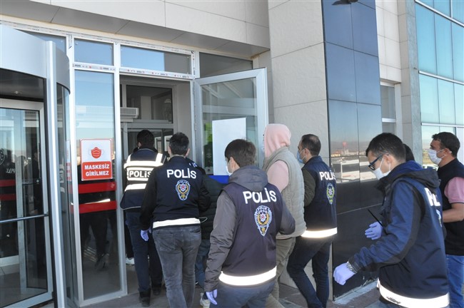 dolandirici-cetesi-adliyeye-sevk-edildi-(17).jpg