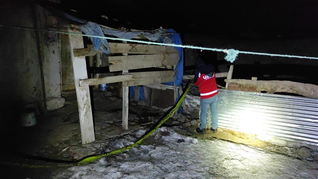 ermenistan’daki-deprem-nedeniyle-kars’ta-bazi-evler-hasar-gordu-(11).jpg
