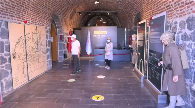 kafkas-cephesi-harp-tarihi-muzesine-ziyaretci-akini-(1).jpg