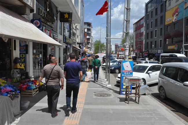 kars’ta,-bayram-oncesi-alisveris-yogunlugu-yasandi-(1).jpg