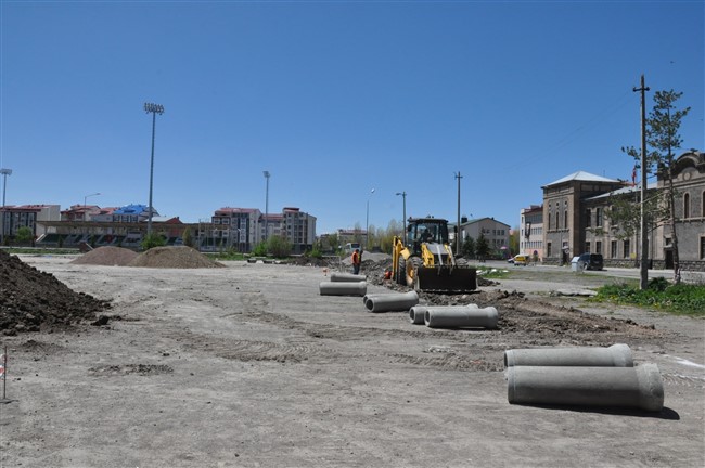 kars’ta-“millet-bahcesi”-icin-ilk-kazmasi-vuruldu-(4).jpg