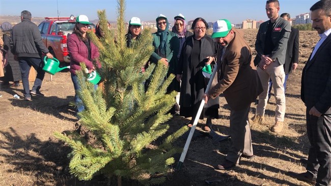 kars’ta-29-bin-fidan-toprakla-bulustu-(1).jpg