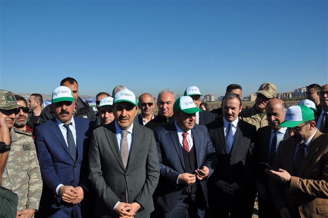 kars’ta-29-bin-fidan-toprakla-bulustu-(12).jpg