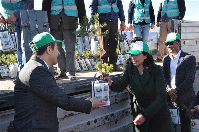 kars’ta-29-bin-fidan-toprakla-bulustu-(25).jpg