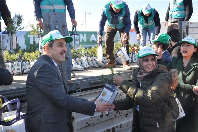 kars’ta-29-bin-fidan-toprakla-bulustu-(26).jpg