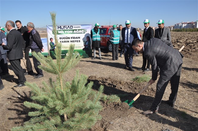 kars’ta-29-bin-fidan-toprakla-bulustu-(32).jpg
