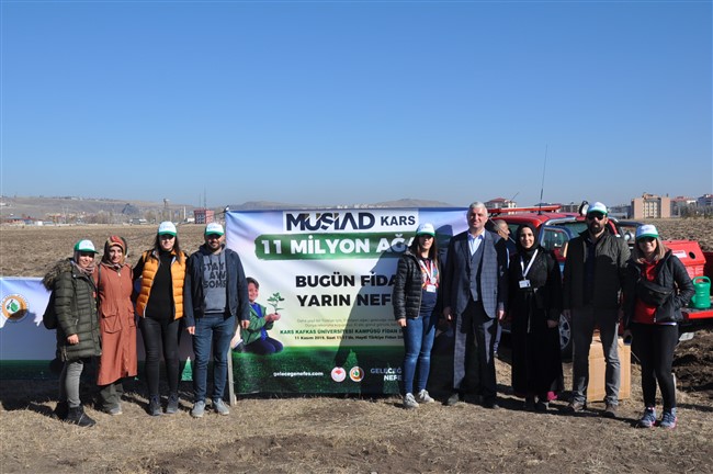 kars’ta-29-bin-fidan-toprakla-bulustu-(4).jpg