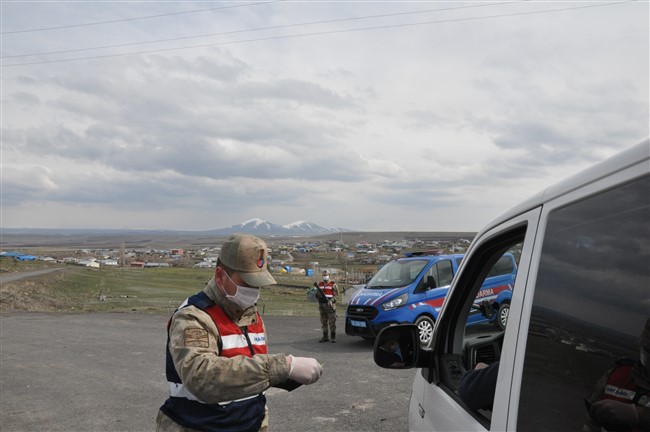 kars’ta-7-bolgede-karantina-devam-ediyor-(3).jpg