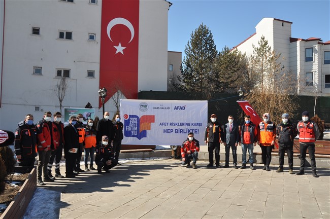 kars’ta-afad,-halki-afetlere-karsi-bilinclendiriyor-(2).jpg