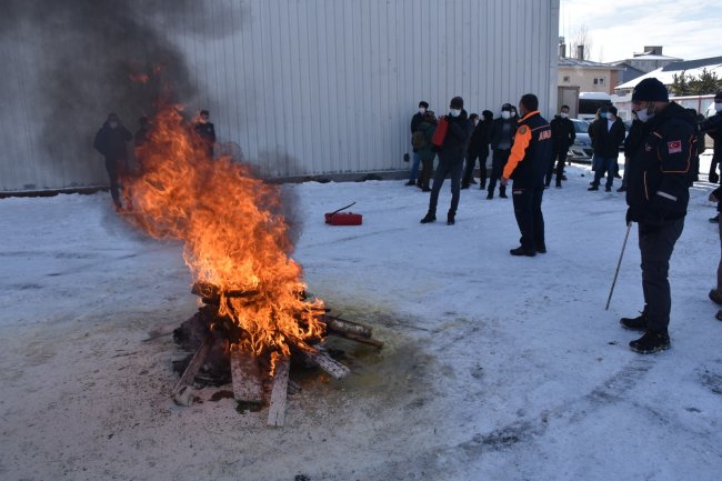 kars’ta-afet-bilinci-ve-yangin-egitimi-verildi-(1).jpg