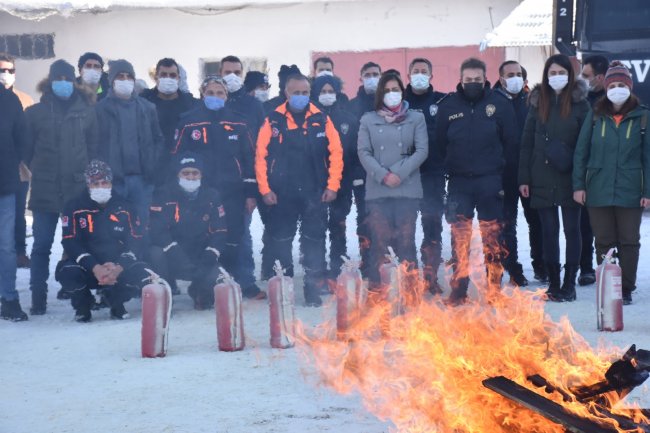 kars’ta-afet-bilinci-ve-yangin-egitimi-verildi-(3).jpg