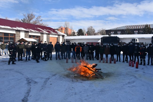 kars’ta-afet-bilinci-ve-yangin-egitimi-verildi-(7).jpg