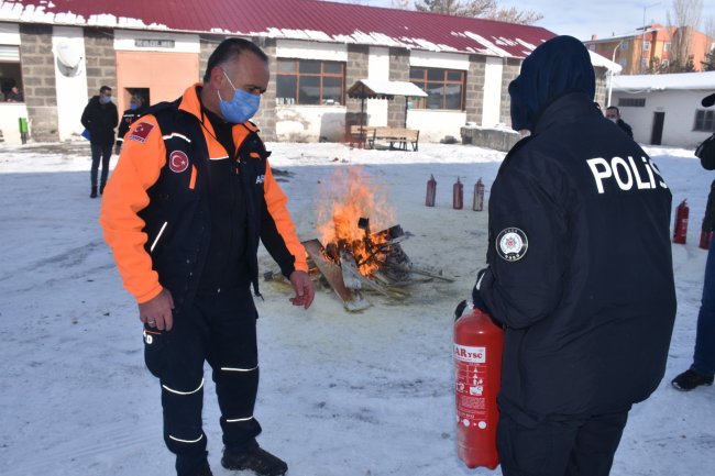 kars’ta-afet-bilinci-ve-yangin-egitimi-verildi-(8).jpg