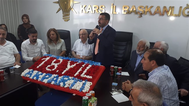 kars’ta-ak-parti-18.-yasini-kutladi-(3).jpg