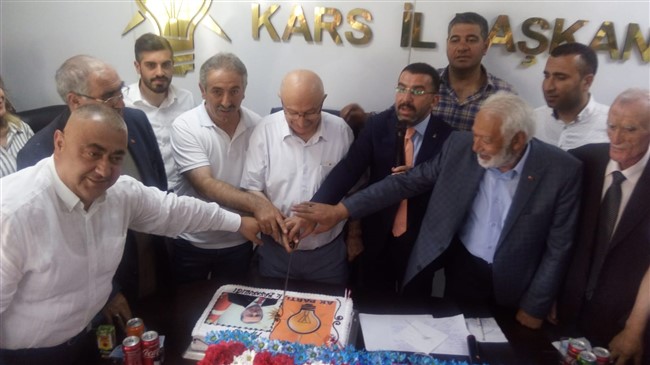kars’ta-ak-parti-18.-yasini-kutladi-(7).jpg