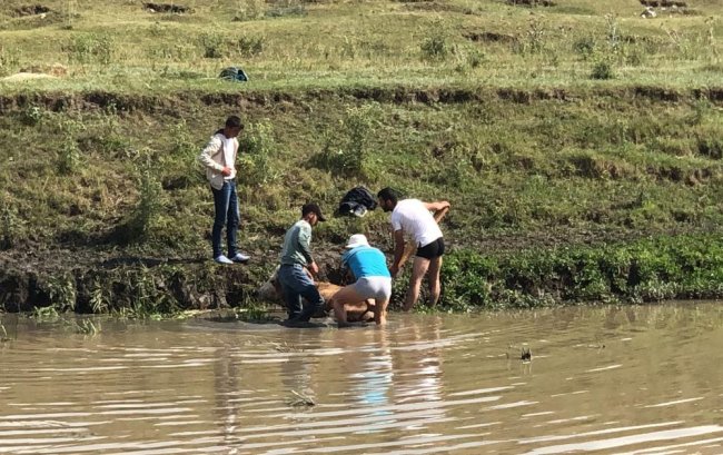 kars’ta-batakliga-saplanan-inegi-vatandaslar-kurtardi-(3).jpg
