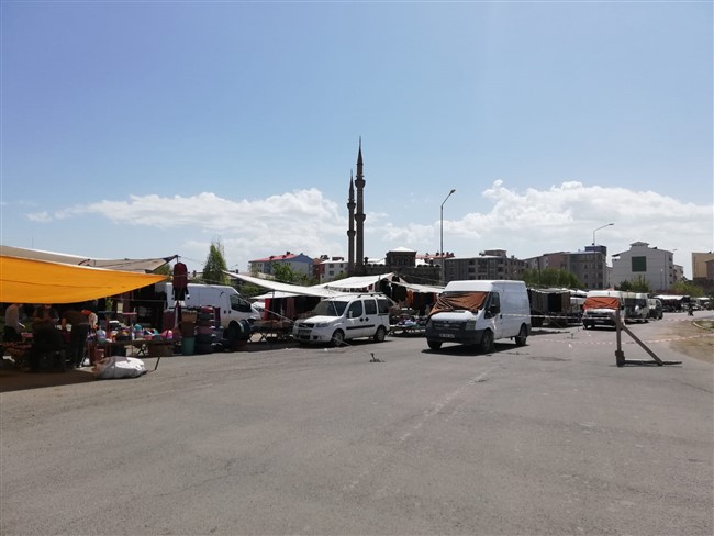 kars’ta-bayram-pazari-kuruldu-(1)-001.jpg