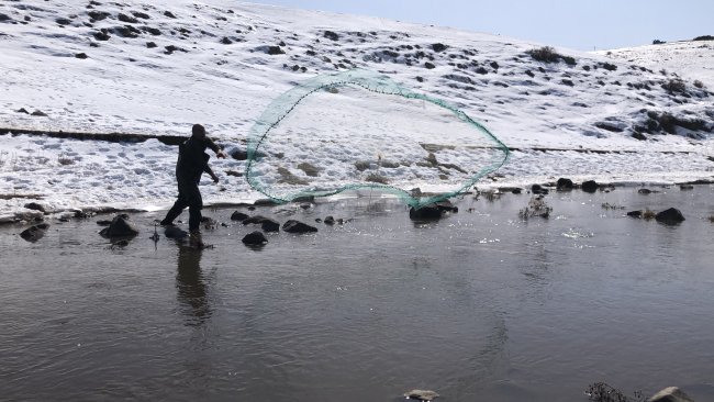 kars’ta-dereler-balikcilarin-akinina-ugradi-(10).jpg