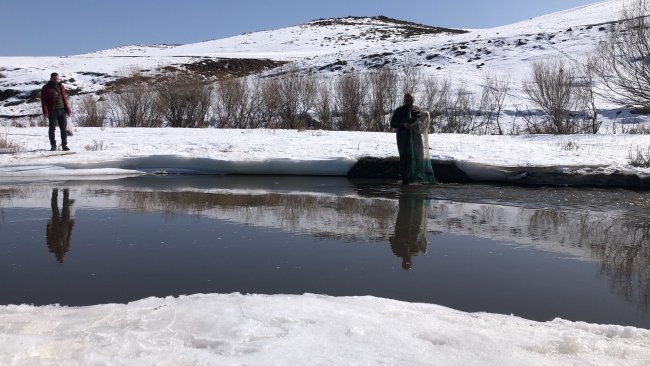 kars’ta-dereler-balikcilarin-akinina-ugradi-(11).jpg