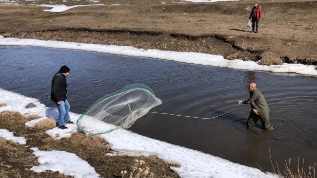 kars’ta-dereler-balikcilarin-akinina-ugradi-(4).jpg