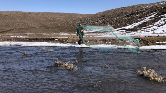 kars’ta-dereler-balikcilarin-akinina-ugradi-(6).jpg