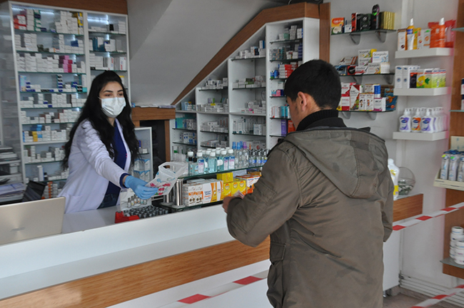 kars’ta-eczacilardan-seritli-onlem!-(3).jpg