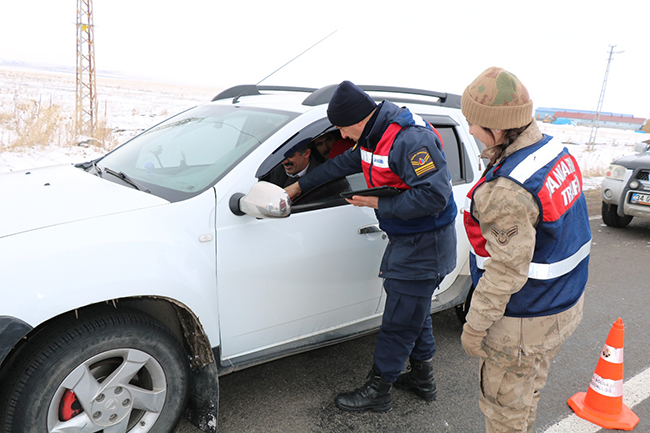 kars’ta-jandarmadan-trafik-uygulamasi!-(3).jpg
