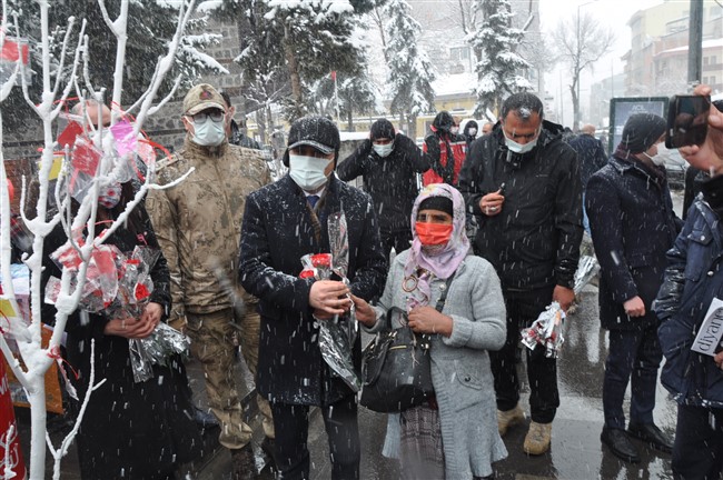 kars’ta-kadinlar-kar-altinda-da-unutulmadi-(8).jpg