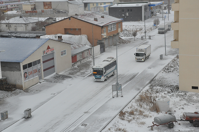 kars’ta-kar-ve-tipi-hayati-olumsuz-etkiledi-(3).jpg