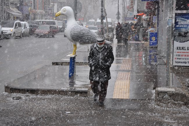 kars’ta-kar-yagisi-basladi-(6)-001.jpg