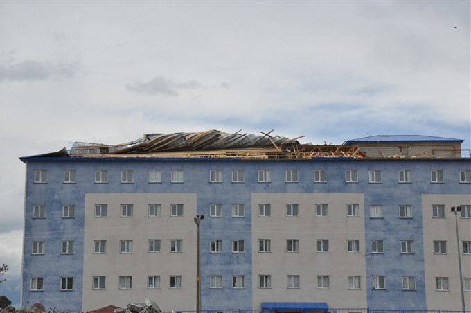 kars’ta-kuvvetli-ruzgar-maddi-hasara-yol-acti-(20).jpg
