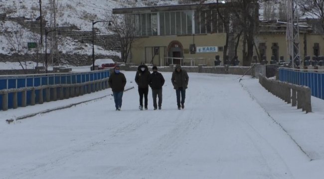 kars’ta-mart’in-ilk-gununde-kar-surprizi-(2).jpg