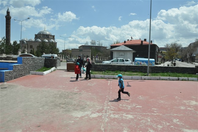 kars’ta-minikler-parklara-akin-etti-(12).jpg