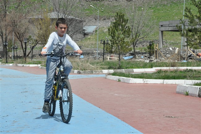 kars’ta-minikler-parklara-akin-etti-(3).jpg