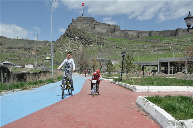 kars’ta-minikler-parklara-akin-etti-(5).jpg