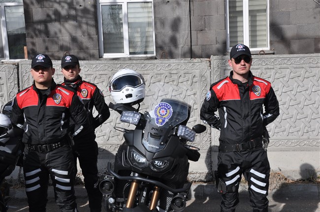 kars’ta-motosikletli-polis-timleri-goreve-basladi-(1).jpg