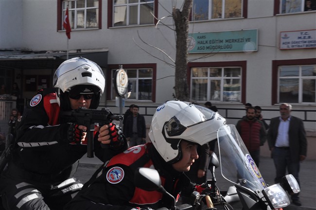 kars’ta-motosikletli-polis-timleri-goreve-basladi-(15).jpg