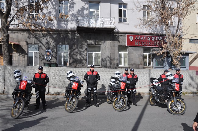 kars’ta-motosikletli-polis-timleri-goreve-basladi-(2).jpg