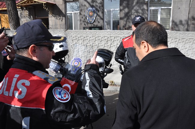 kars’ta-motosikletli-polis-timleri-goreve-basladi-(6).jpg