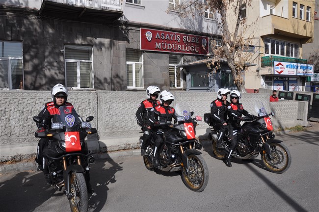 kars’ta-motosikletli-polis-timleri-goreve-basladi-(9).jpg