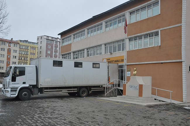 kars’ta-okullarin-tasinmasi-basladi-(3).jpg