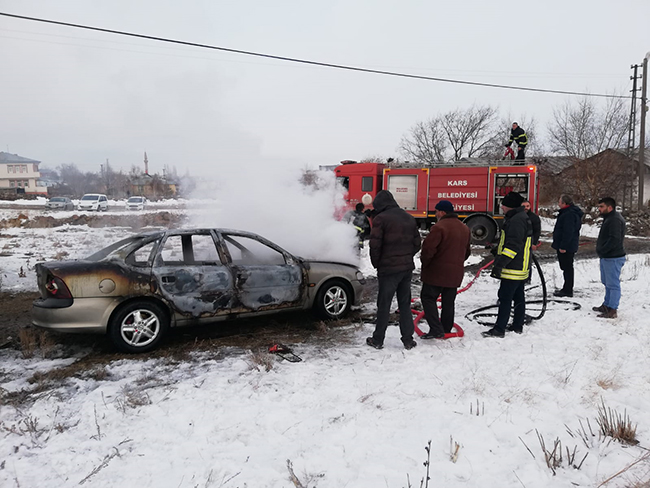 kars’ta-park-halindeki-otomobil-yandi-(1).jpg