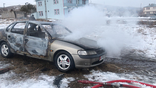 kars’ta-park-halindeki-otomobil-yandi-(2).jpg