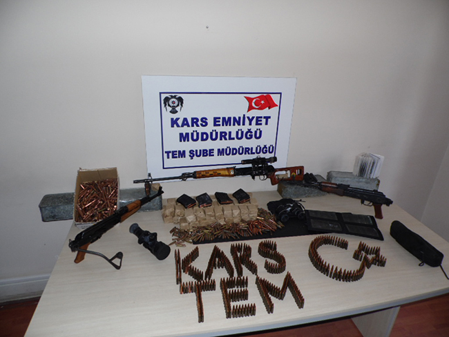 kars'ta-pkk-teror-orgutune-ait-silah,-muhimmat-ve-saglik-ve-yasam-malzemeleri-yakalandi-(1).jpg