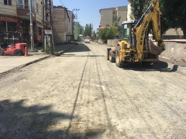 kars’ta-sehir-ici-yol-calismalari-devam-ediyor-(1).jpg